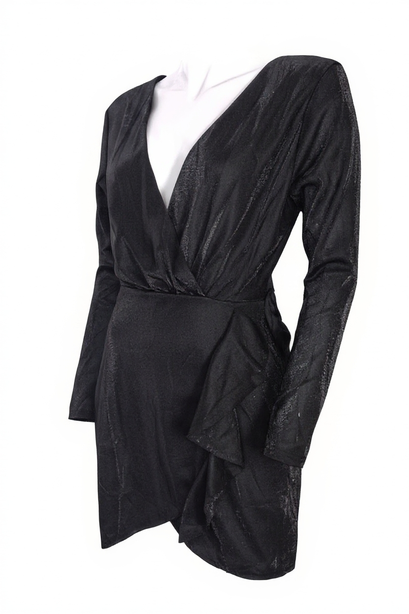 vestito  nero perlato con scollatura a v